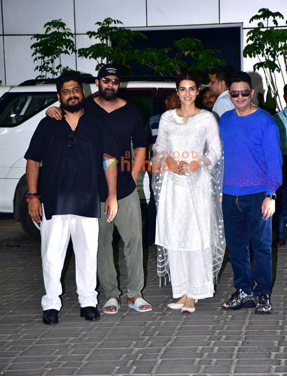 photos prabhas kriti sanon om raut and bhushan kumar snapped at the kalina airport 6