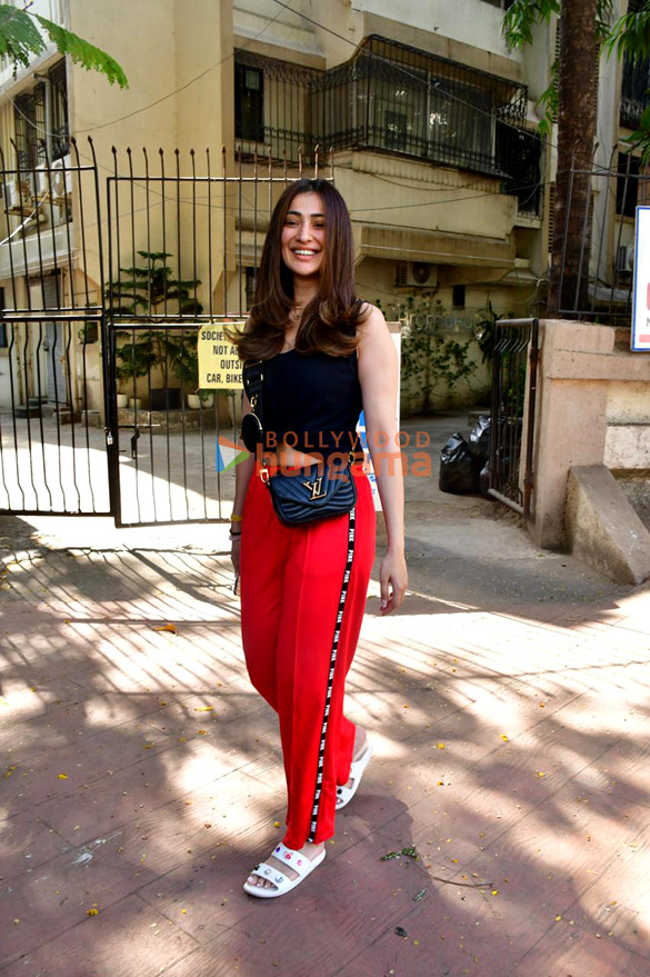 photos raai laxmi and aditi bhatia snapped at kromakay salon in juhu 5