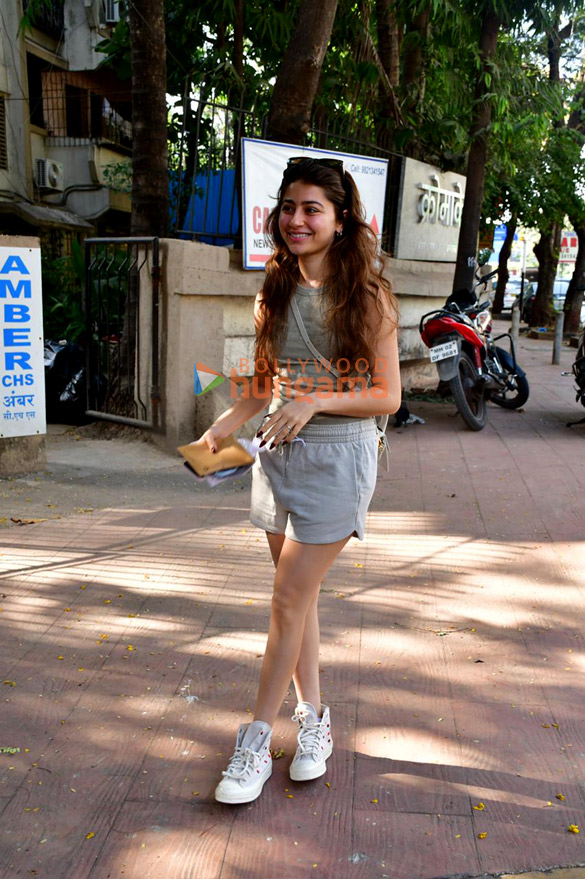 photos raai laxmi and aditi bhatia snapped at kromakay salon in juhu 6