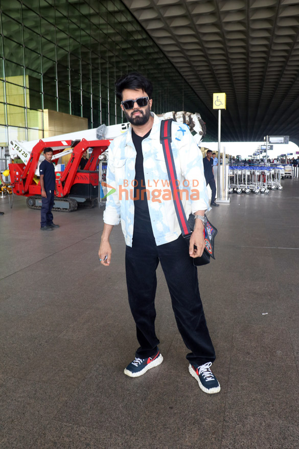 photos rajinikanth anil kapoor and maniesh paul snapped at the airport 3