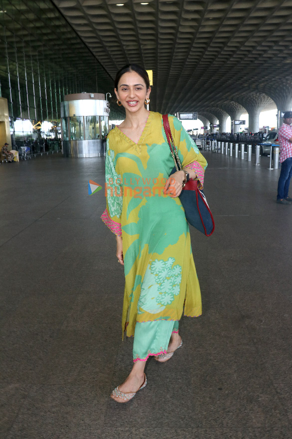 photos rakul preet singh gulshan grover nikki tamboli and rema snapped at the airport 5