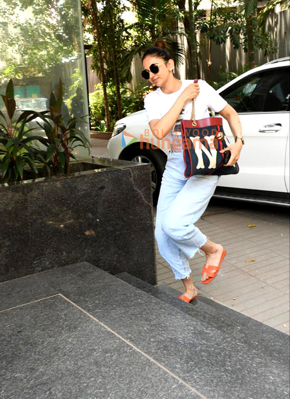 photos rakul preet singh spotted outside a clinic in santacruz 3 2