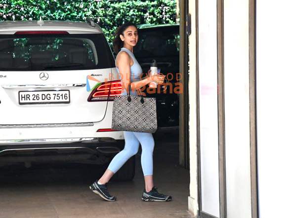 photos rakul preet singh spotted outside her building in bandra 1