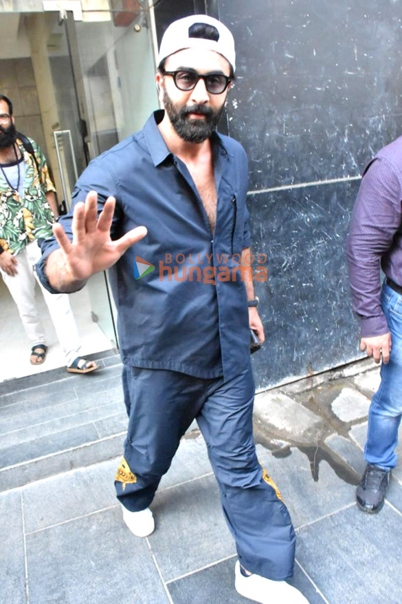photos ranbir kapoor snapped at rsvp office 1 2
