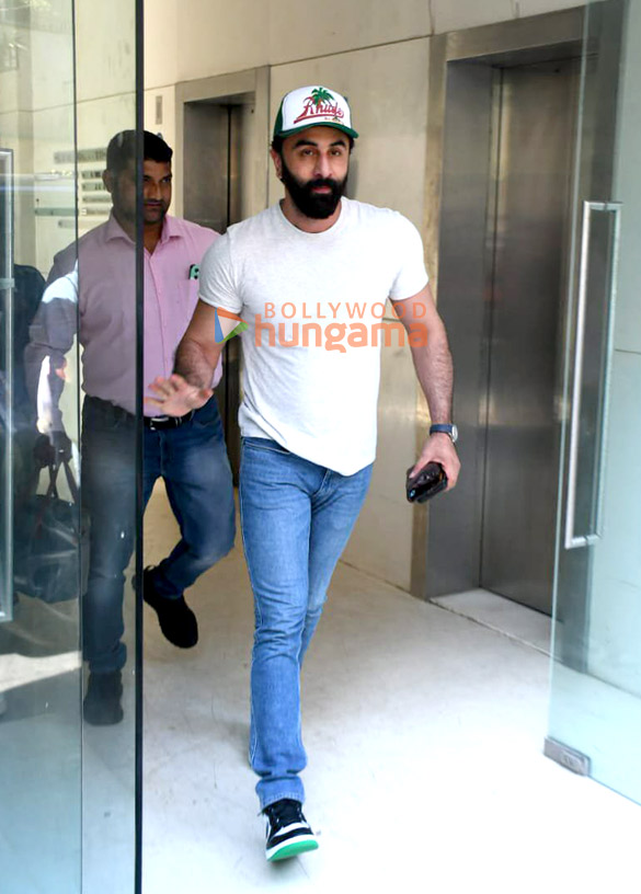 Photos: Ranbir Kapoor snapped at RSVP office