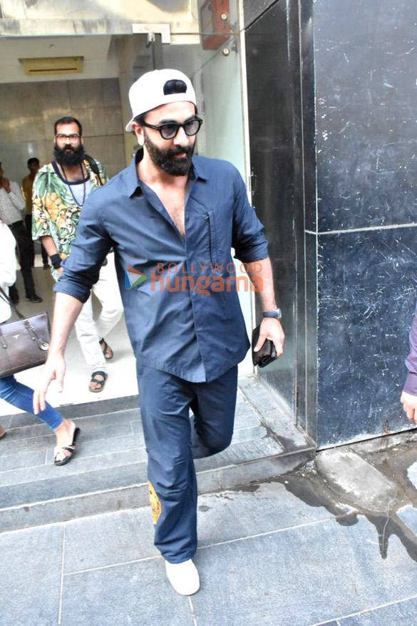 photos ranbir kapoor snapped at rsvp office 5