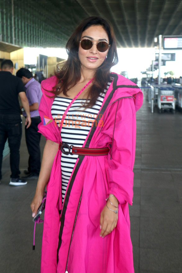 photos salman khan mouni roy hina khan and others snapped at the airport 2 3
