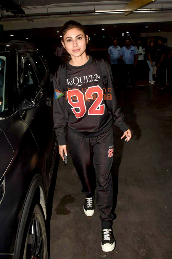 photos salman khan mouni roy hina khan and others snapped at the airport 2
