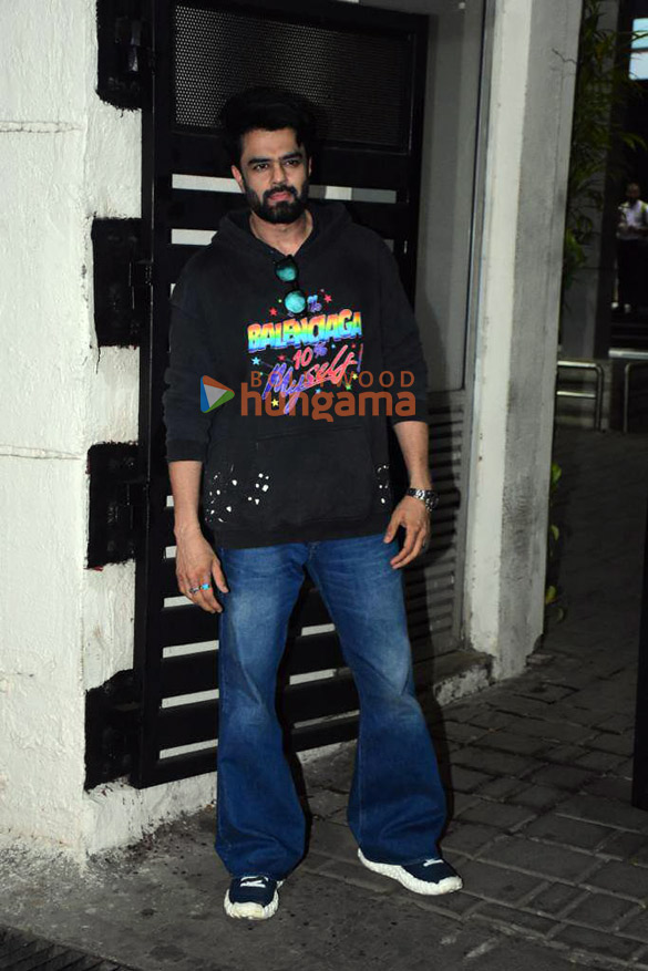 photos salman khan and maniesh paul snapped at the kalina airport 2
