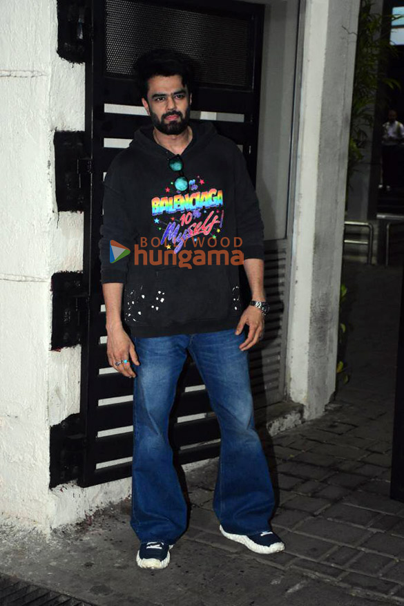 photos salman khan and maniesh paul snapped at the kalina airport 4