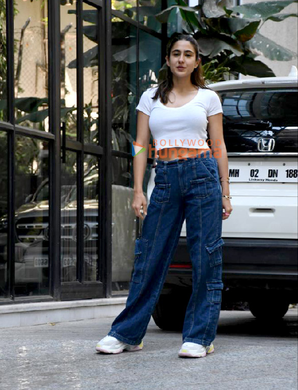 photos sara ali khan and vicky kaushal snapped at maddock office in santacruz 1 2