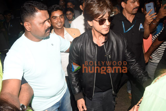 Photos: Shah Rukh Khan and Ashutosh Rana snapped at the airport