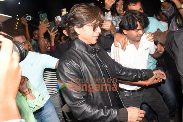photos shah rukh khan and ashutosh rana snapped at the airport 5