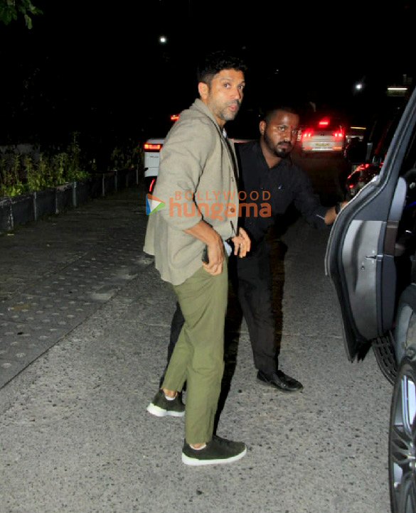photos shilpa shetty farhan akhtar sanjana sanghi and others snapped at bastian in bandra 2