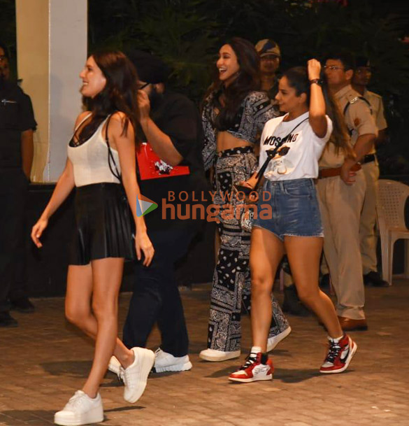 photos shraddha kapoor malaika arora diana penty and others snapped at bkc bandra 6