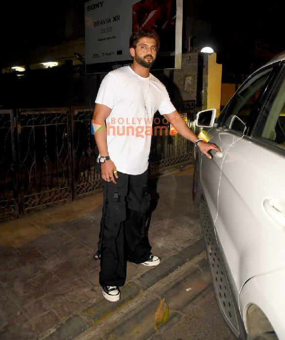 photos sonakshi sinha zoa morani varun sharma and others snapped at binge in bandra 5