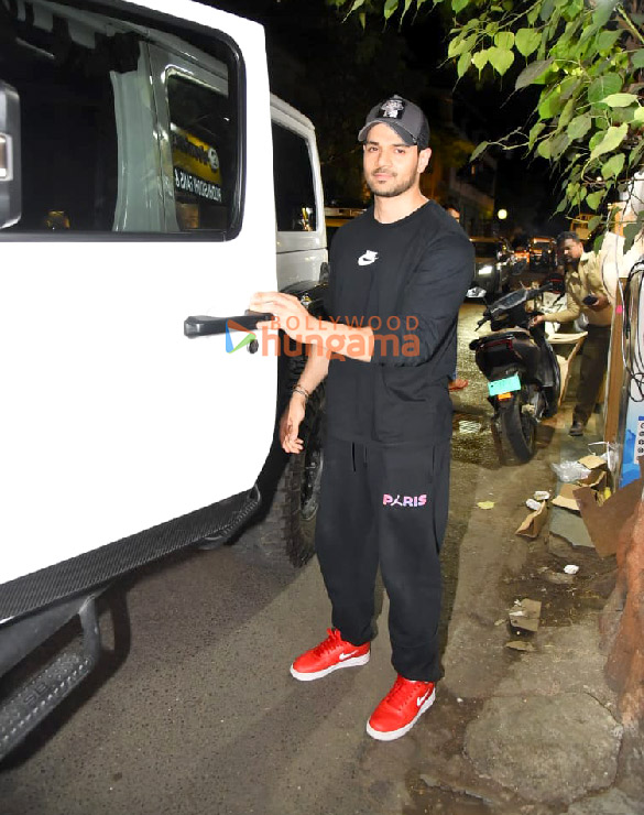 photos sooraj pancholi snapped with crime journalist and author s hussain zaidi 4