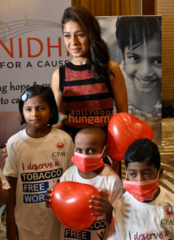 photos sunidhi chauhan snapped at the cancer patients aid association 1