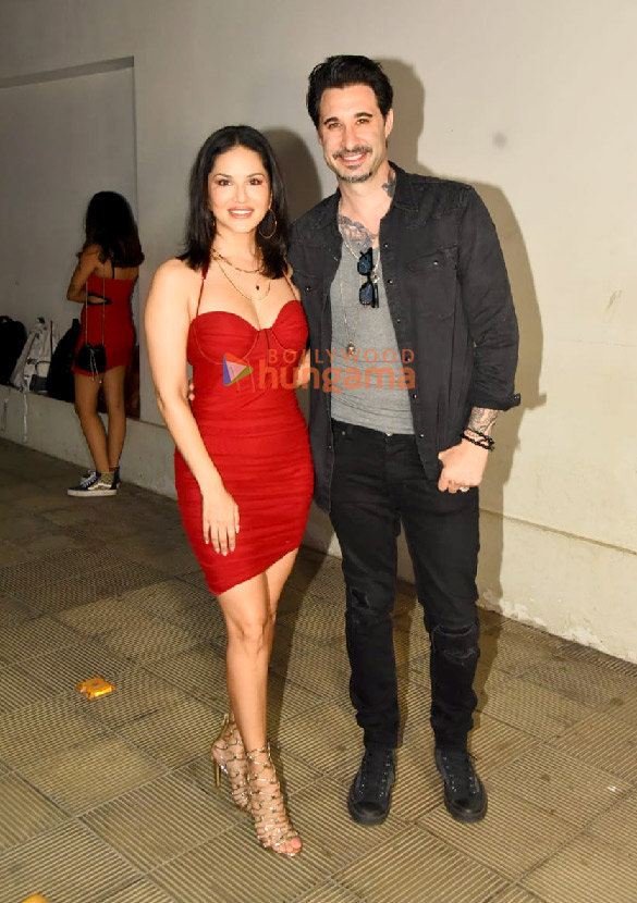photos sunny leone and daniel weber snapped cutting a cake in bandra 4