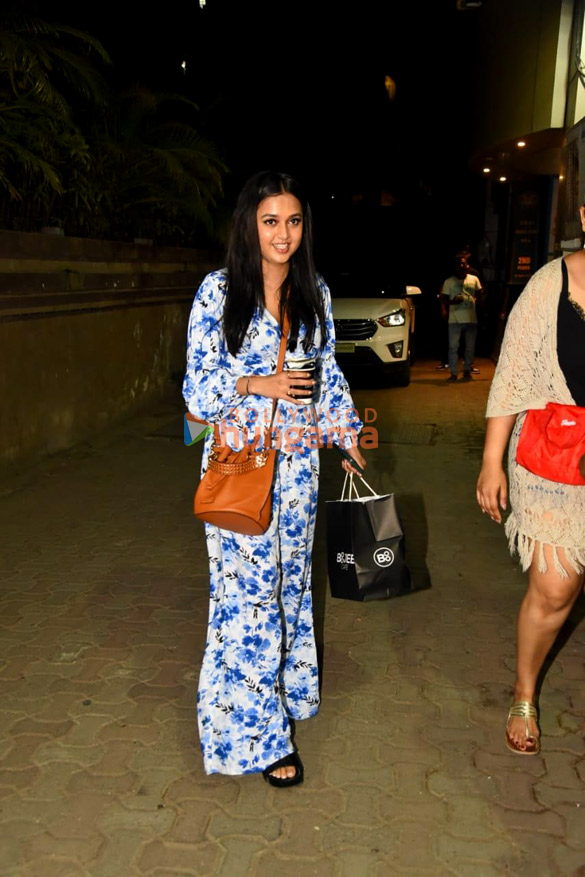 photos tejasswi prakash snapped outside a salon in bandra 3