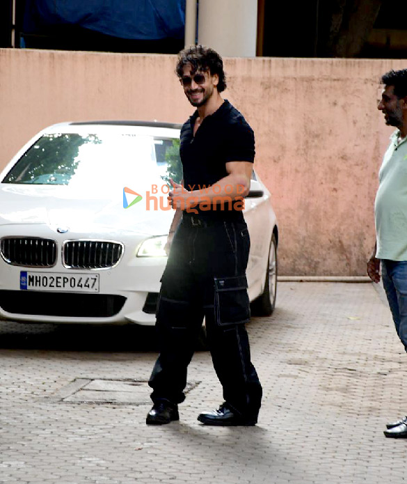 photos tiger shroff snapped at sanjay leela bhansalis office in juhu 3 2