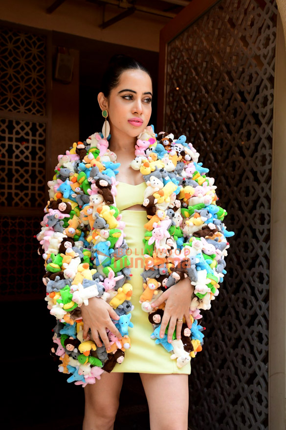 photos uorfi javed snapped in juhu 4 4