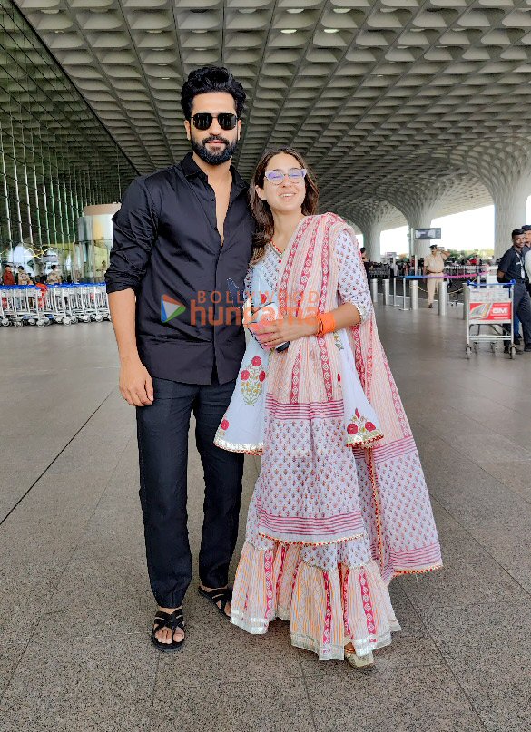 Photos: Vicky Kaushal, Sara Ali Khan, Kriti Sanon and others snapped at the airport Photos: Vicky Kaushal, Sara Ali Khan, Kriti Sanon and others snapped at the airport