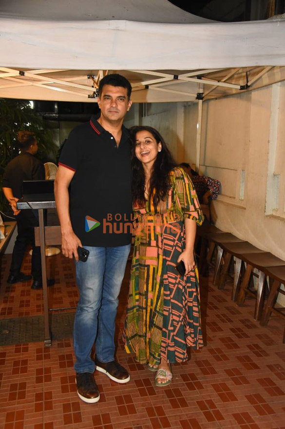 photos vidya balan and siddharth roy kapur snapped in bandra 3