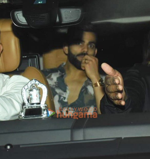 photos virat kohli and anushka sharma snapped in juhu 4