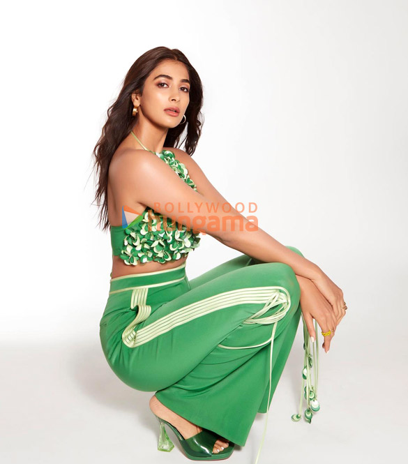 pooja hegde 4 74