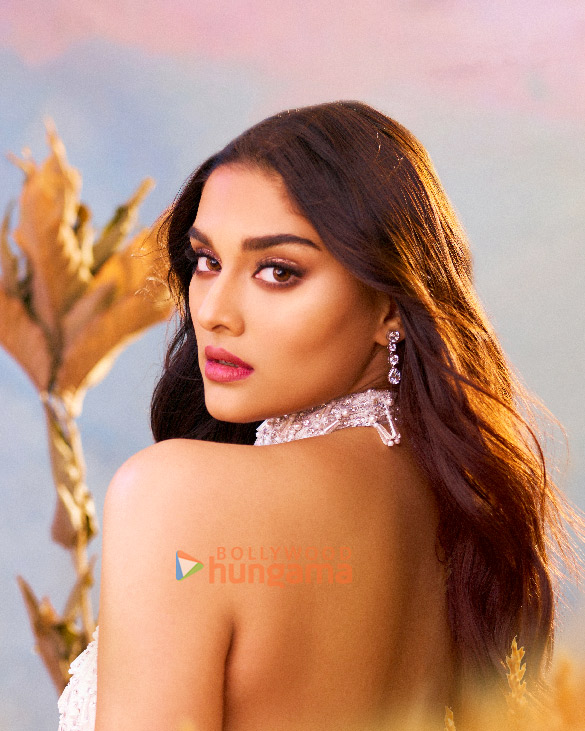 saiee manjrekar 6 8
