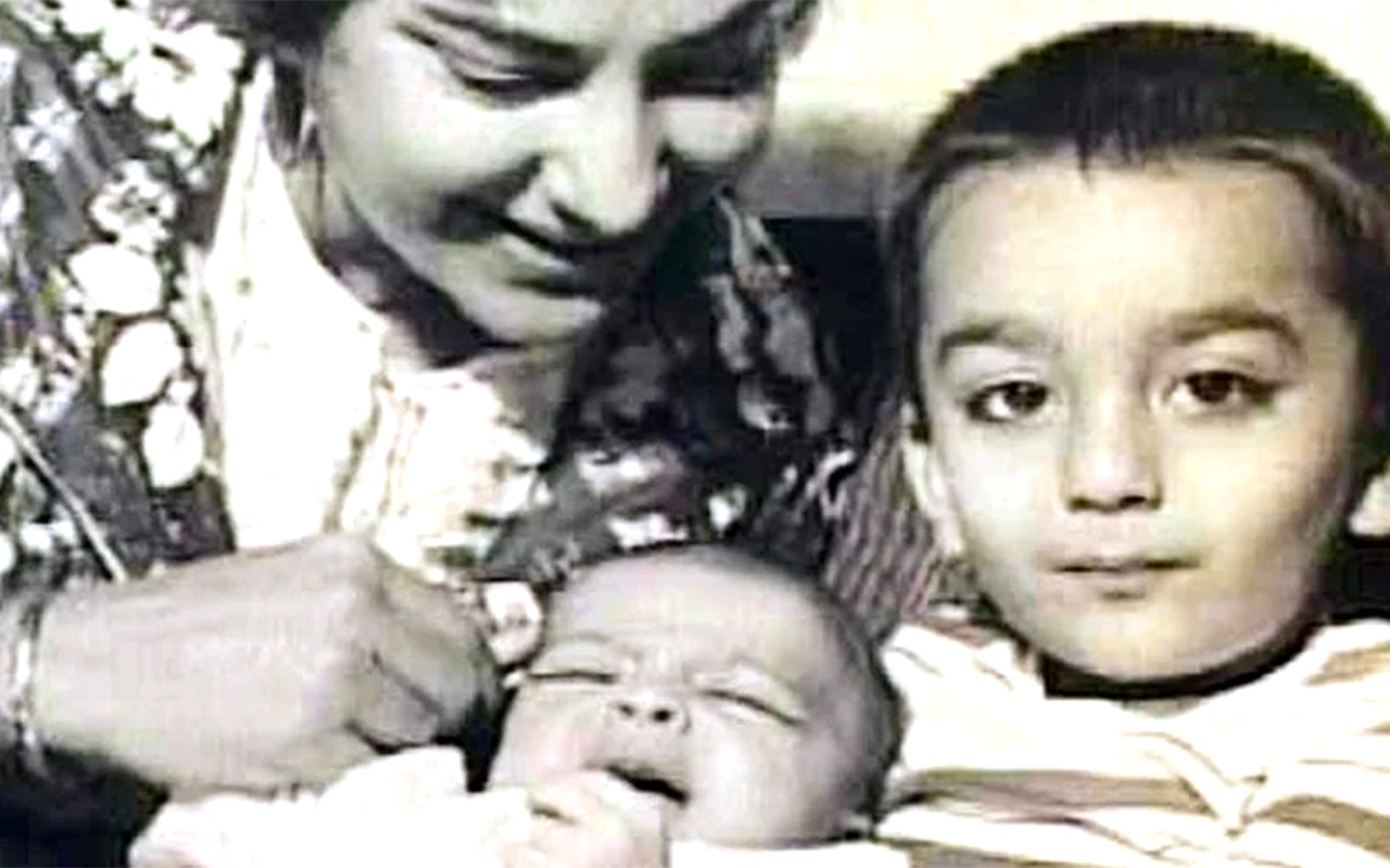 Sanjay Dutt pens a heartfelt note for mother Nargis Dutt on her 42nd death anniversary; see post : Bollywood News