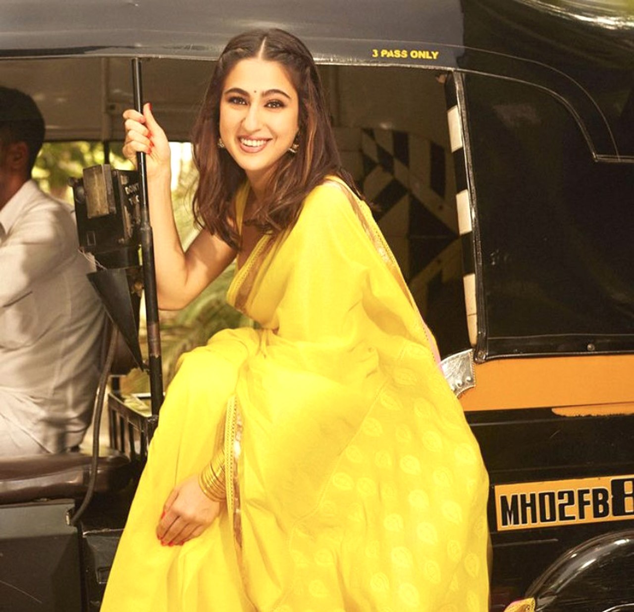 Sara Ali Khan brings the Sun with her in a stunning yellow saree at the trailer launch of Zara Hatke Zara Bachke