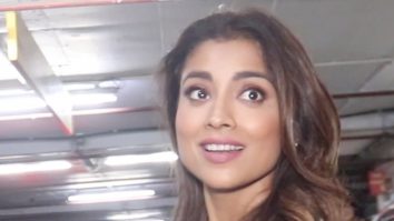 Shriya Saran’s fun chit chat with paps at the airport