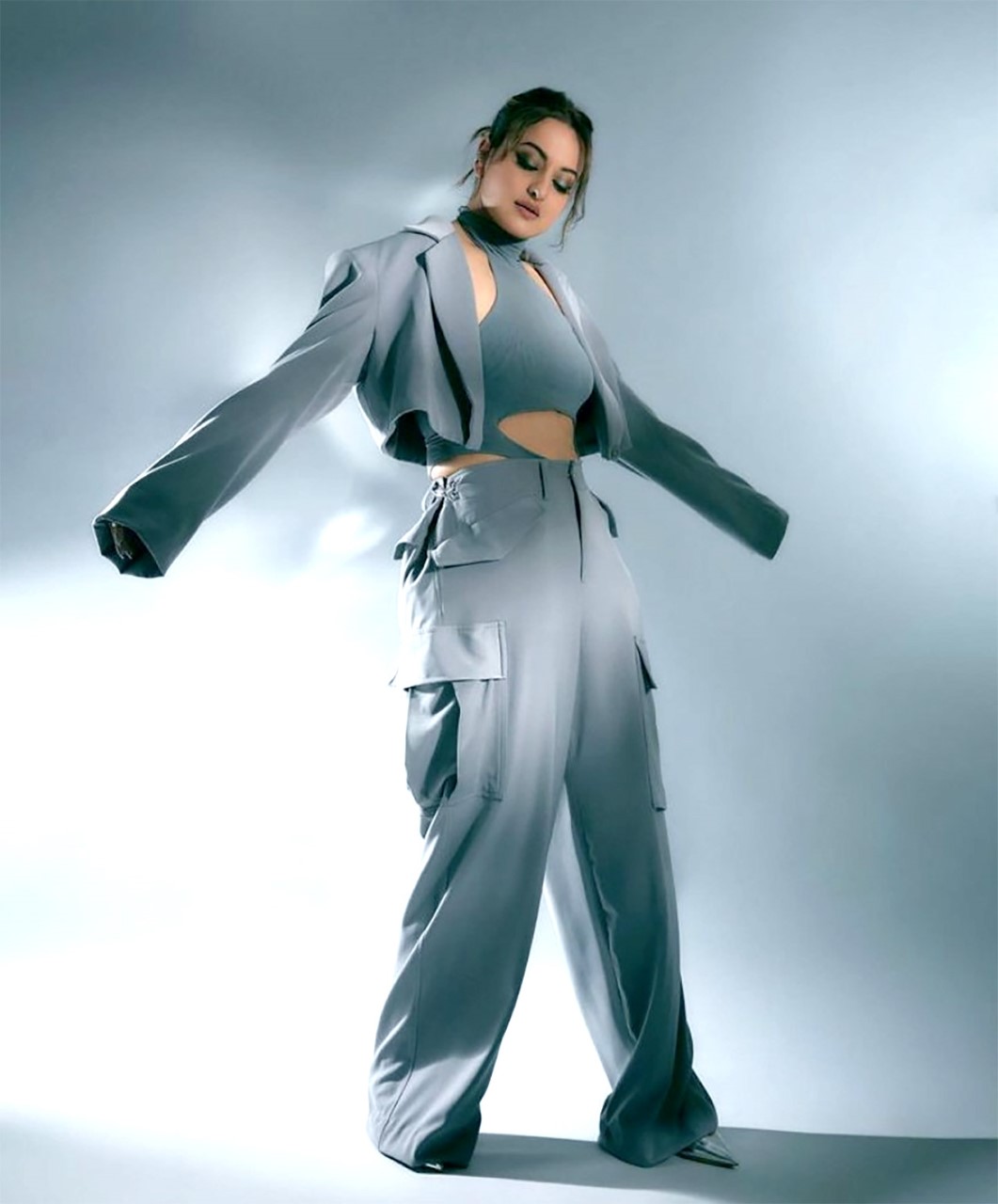 Sonakshi Sinha slays in shades of grey, setting the fashion bar high for the promotions of her upcoming web series Dahaad