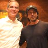 US Ambassador Eric Garcetti meets Shah Rukh Khan at Mannat; jokes ‘Is it time for my Bollywood debut’