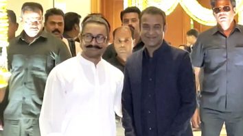 Aamir Khan gets clicked in a simple white kurta at Madhu Mantena & Ira Trivedi’s reception