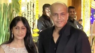 Ashutosh Gowariker poses with wife Sunita at Madhu Mantena & Ira Trivedi’s reception