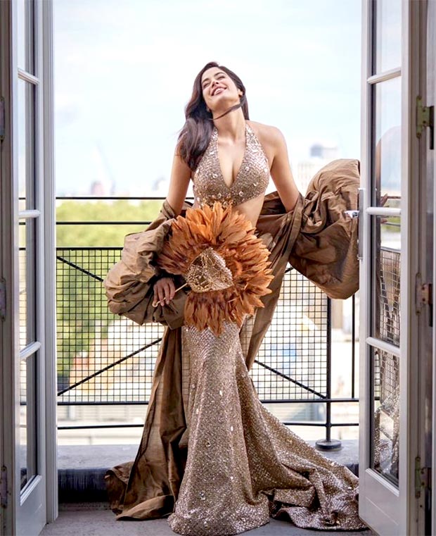 Janhvi Kapoor graces the Animal Ball with ethereal elegance, donning a breath-taking bronze plunge-neck gown by Manish Malhotra, accentuated by a flouncy cape
