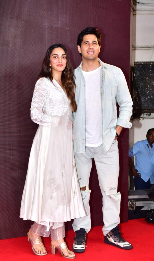 Kiara Advani in a breezy white anarkali steals the limelight; Sidharth ...