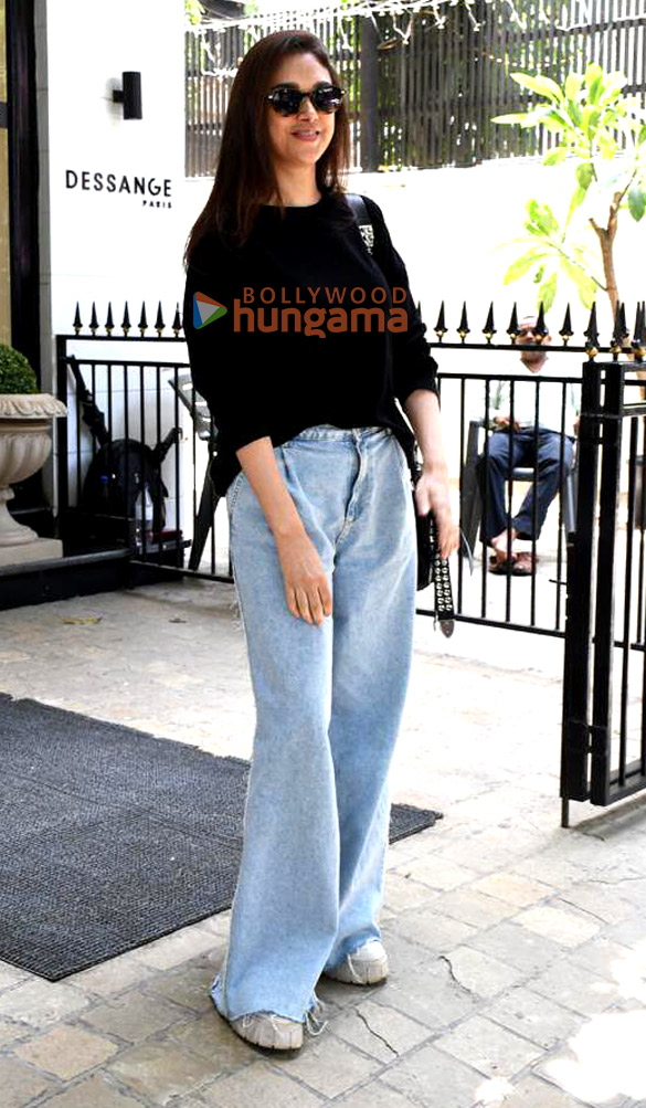 photos aditi rao hydari snapped outside a salon in bandra 1 2