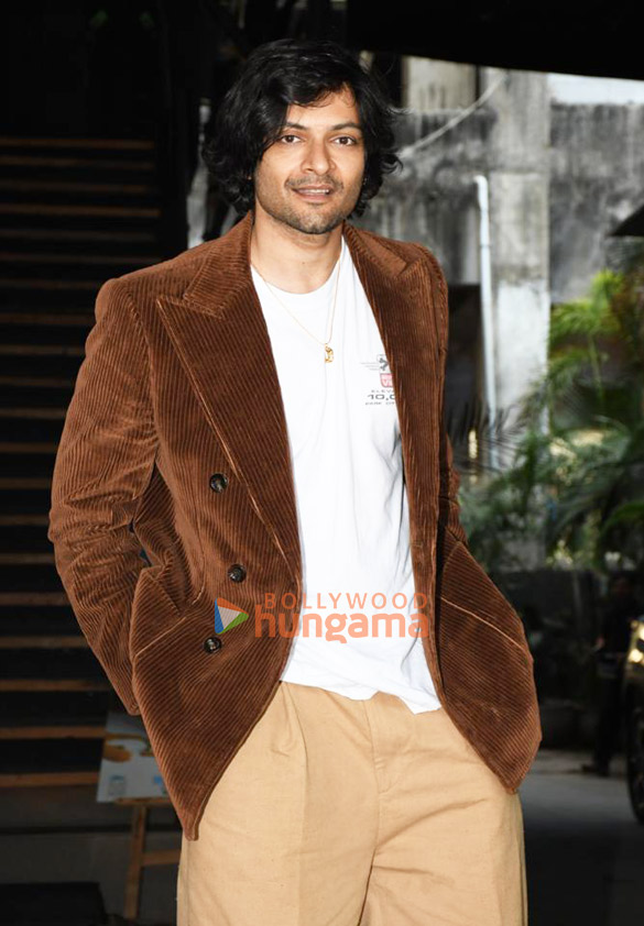 photos ali fazal snapped in bandra 3