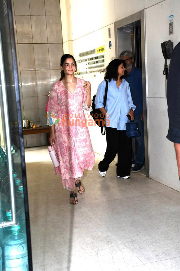 photos alia bhatt snapped at rsvp office 3