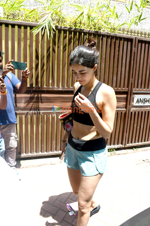 photos ananya panday spotted at anshuka yoga in bandra 3 32
