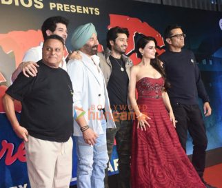 Photos: Celebs grace the premiere of Gadar – Ek Prem Katha
