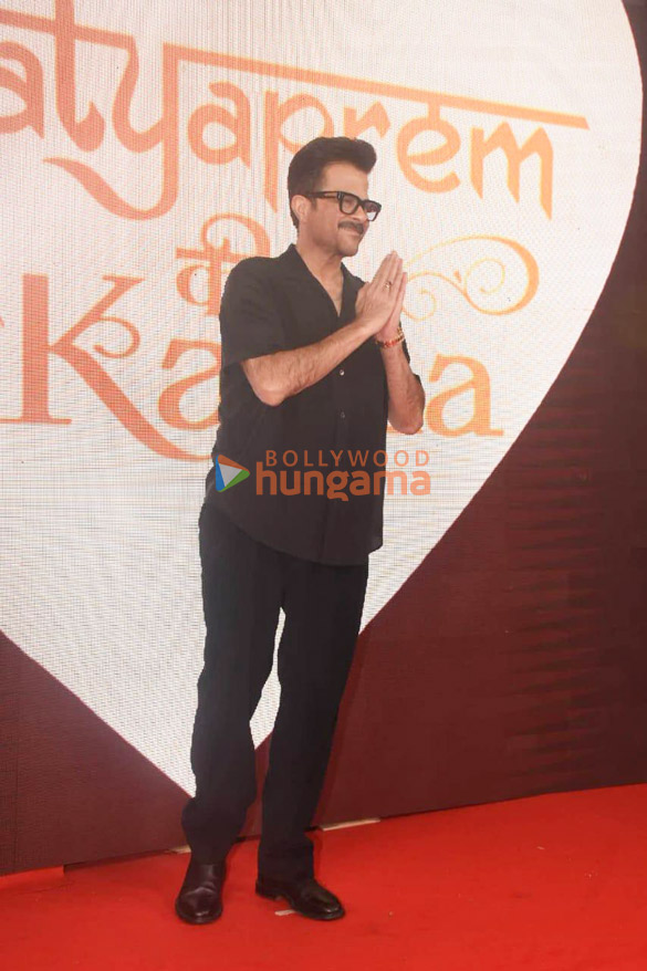 photos celebs grace the premiere of satyaprem ki katha 121 4