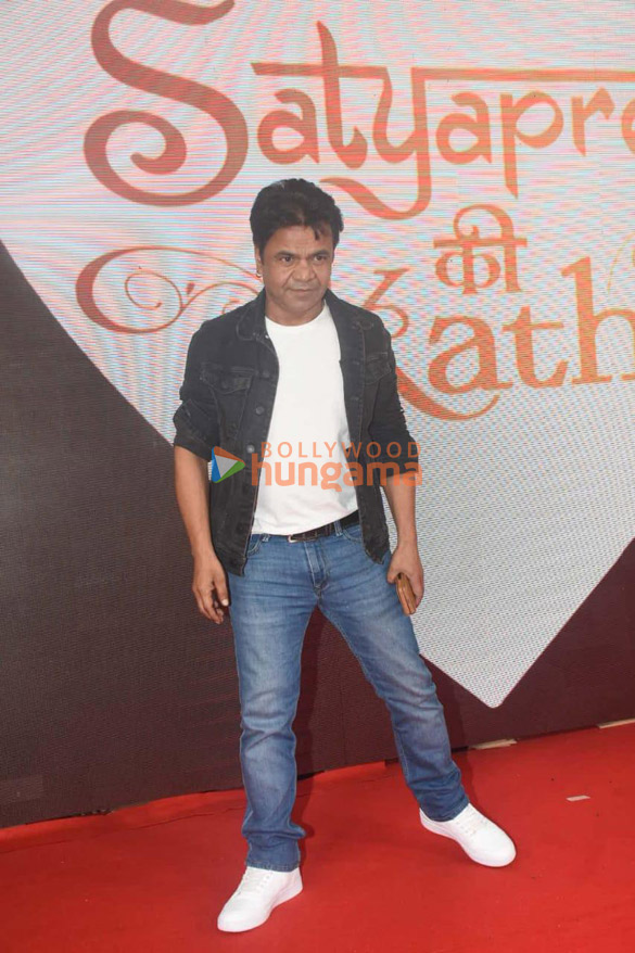 photos celebs grace the premiere of satyaprem ki katha 16
