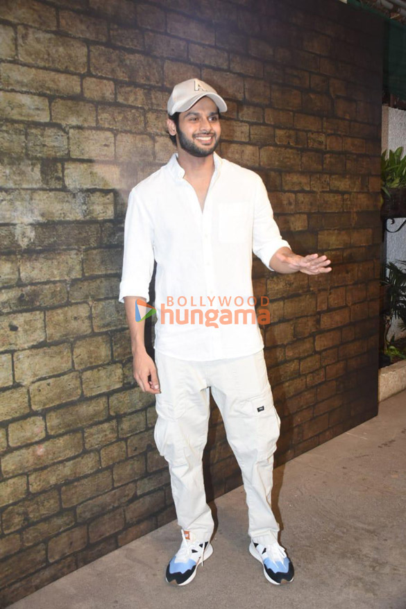 photos celebs grace the special screening of kandahar 9