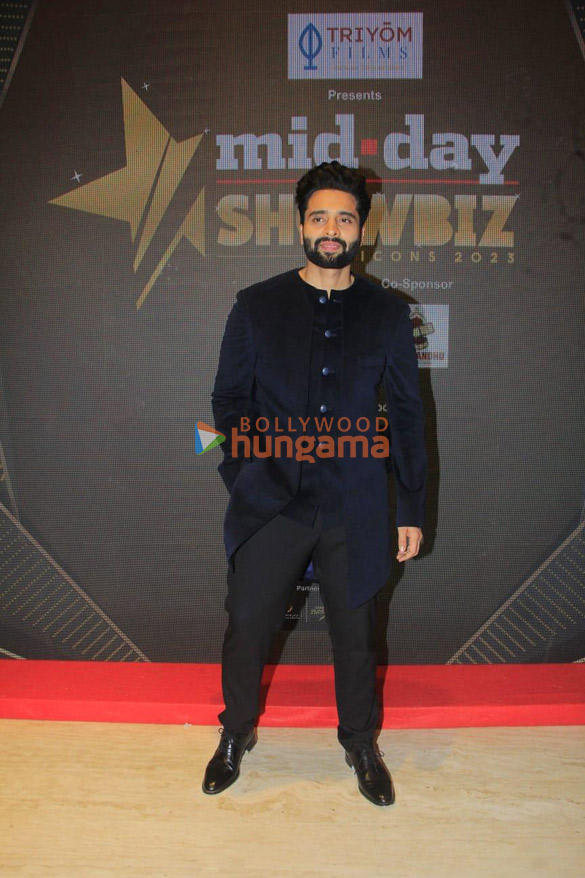 photos celebs snapped at midday showbiz icon awards 2023 34