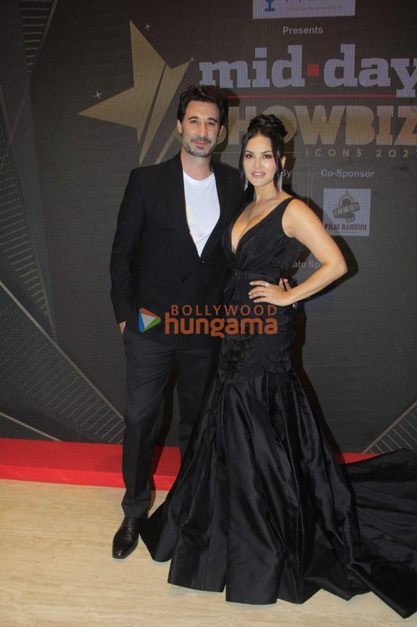 photos celebs snapped at midday showbiz icon awards 2023 37